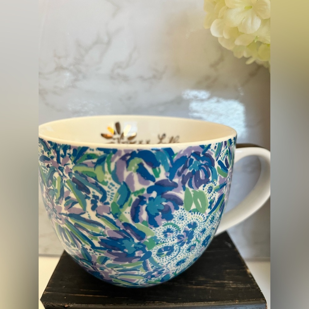 Pre owned 2 of Lily Pulitzer Gold Handle Lion Blue Floral Royal 12oz Coffee Mug - Picture 2 of 10